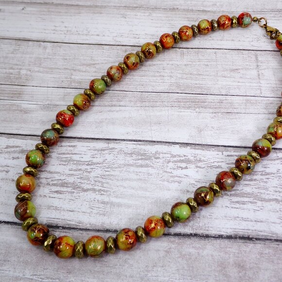 Red and green multi color glass bead necklace mixed with burnished gold beads - Picture 6 of 12